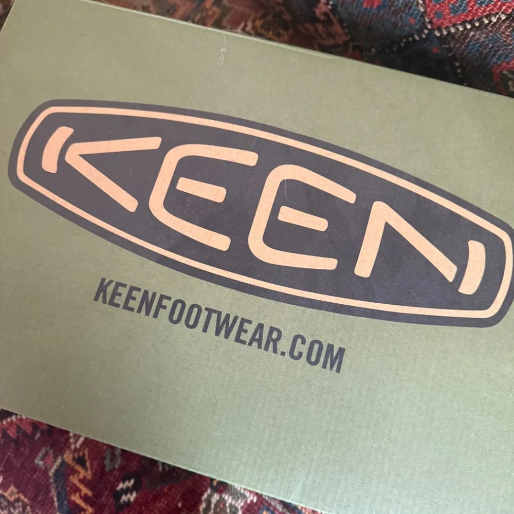 KEEN "Pyrenees" Never Worn NWT Hiking Boots - Picture 9 of 10